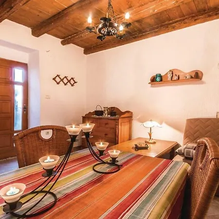 Dvori Apartment *