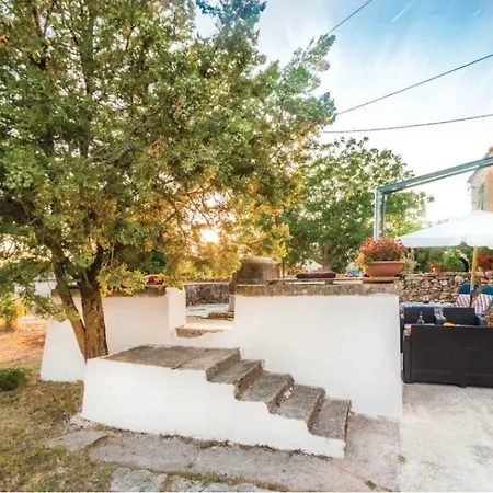 Dvori Apartment Marcana